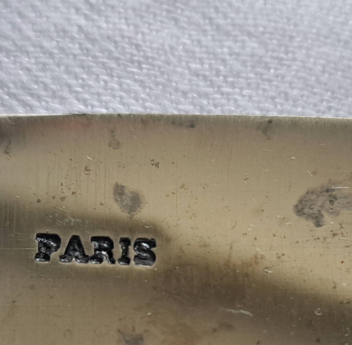 Silver-plated leg of lamb cutlery.