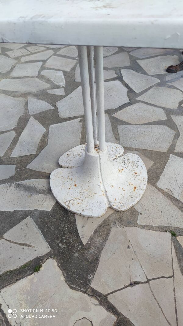 Table de jardin ou bistrot  pied acier et fibre plateau vers 1970