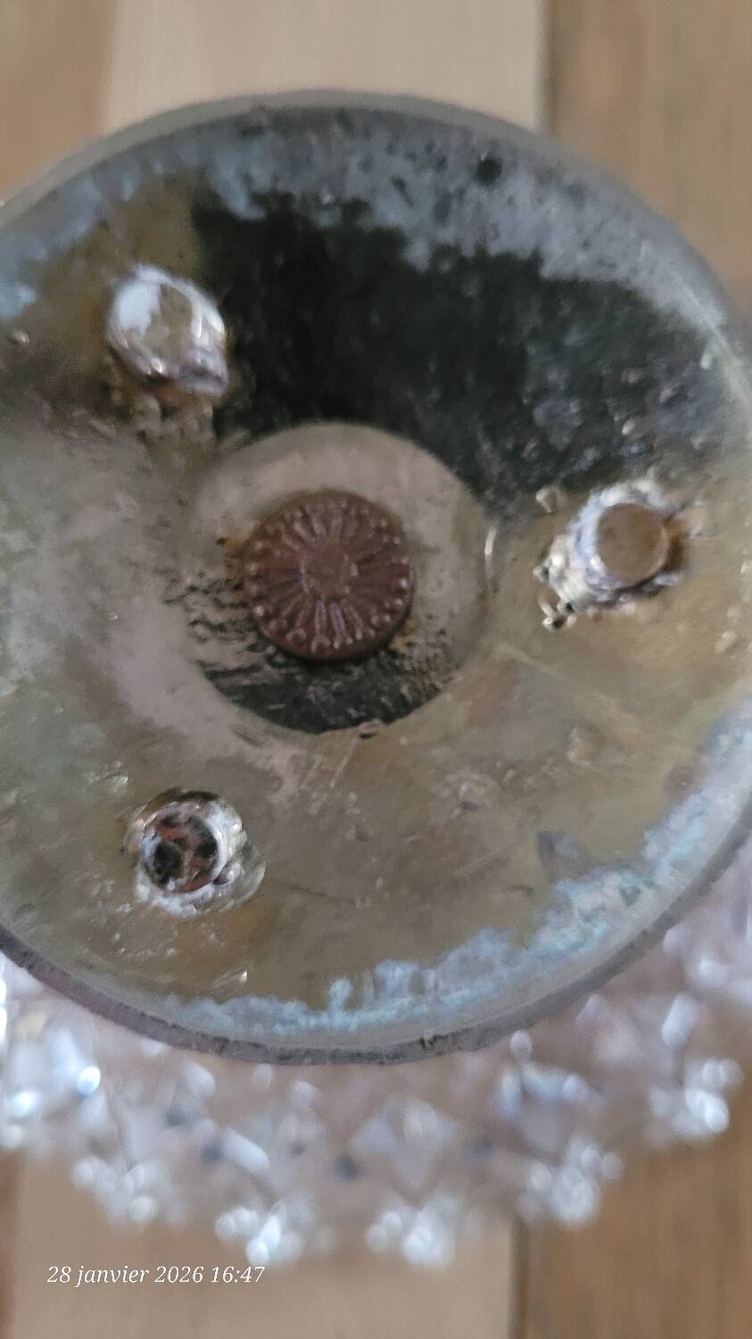 Bonbonnière en verre taillé et métal doré