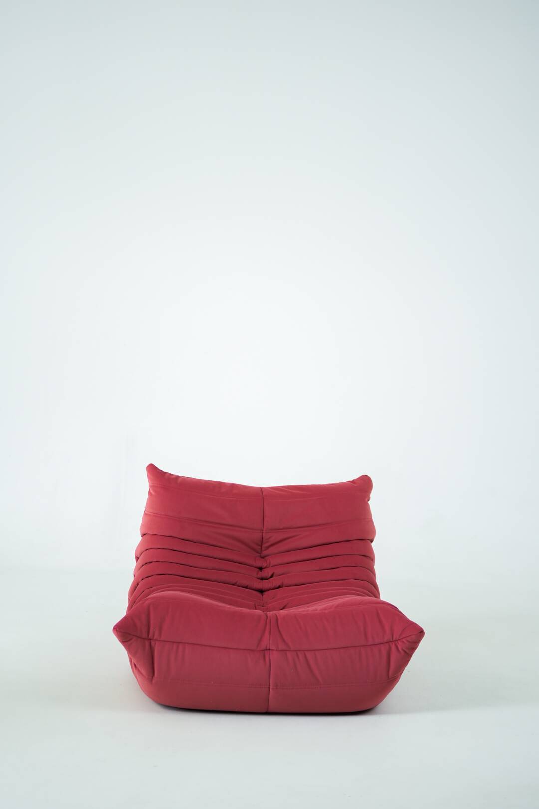 Togo set of chair and pouf in raspberry velvet