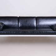 Canapé Bauhaus noir restauré, designer Robert Slezak, cuir de haute qualité, années 1930