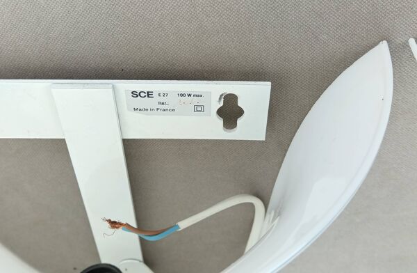 Appliques demi cloche en verre opalin, 1970