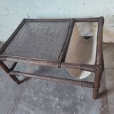 Relaxed armchair in bamboo and rattan with its small side table. Beige linen cushion.