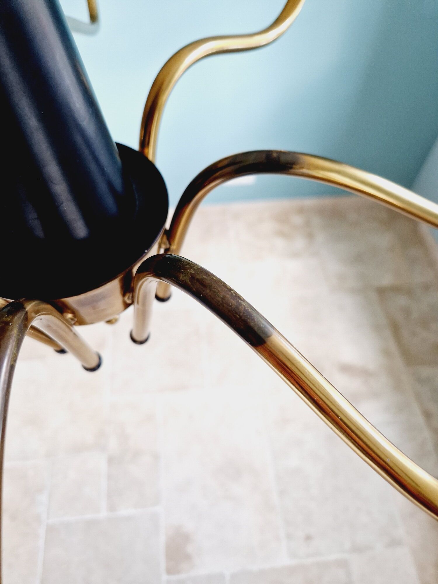 Spider chandelier in brass and black lacquered metal Italian design 1950s