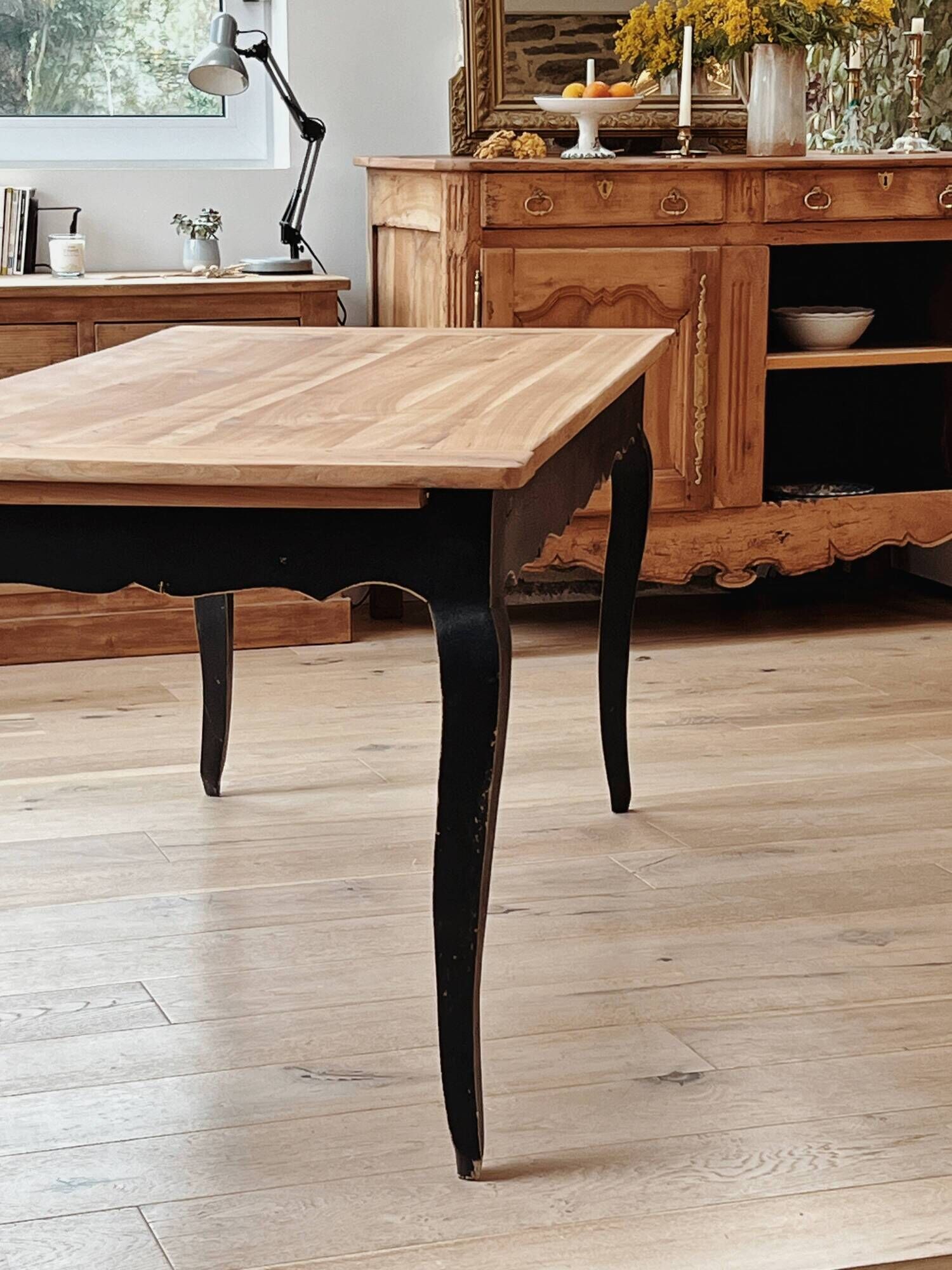Antique Louis XV table from the 19th century – seats 8-10 people.