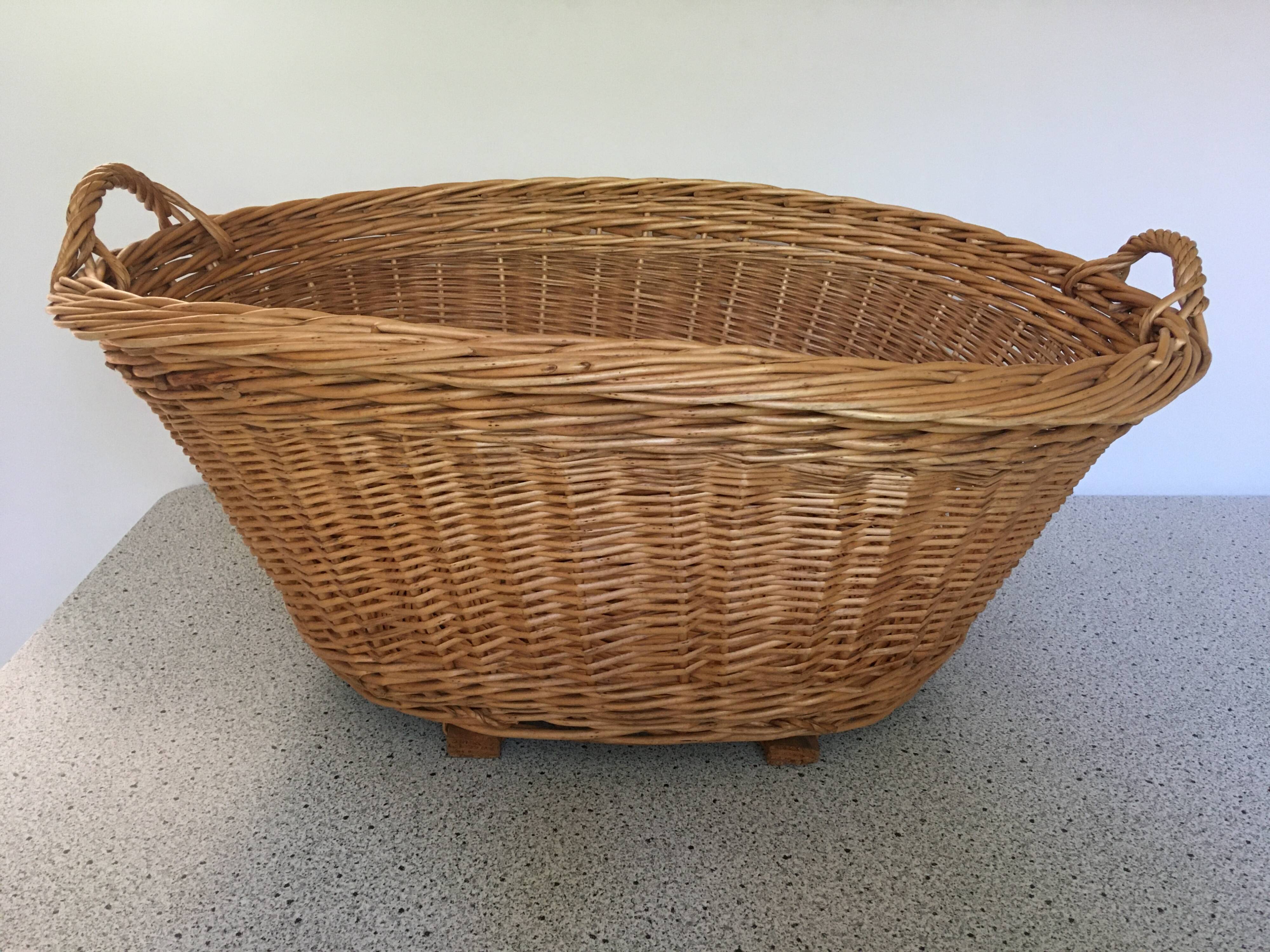 Wicker laundry basket