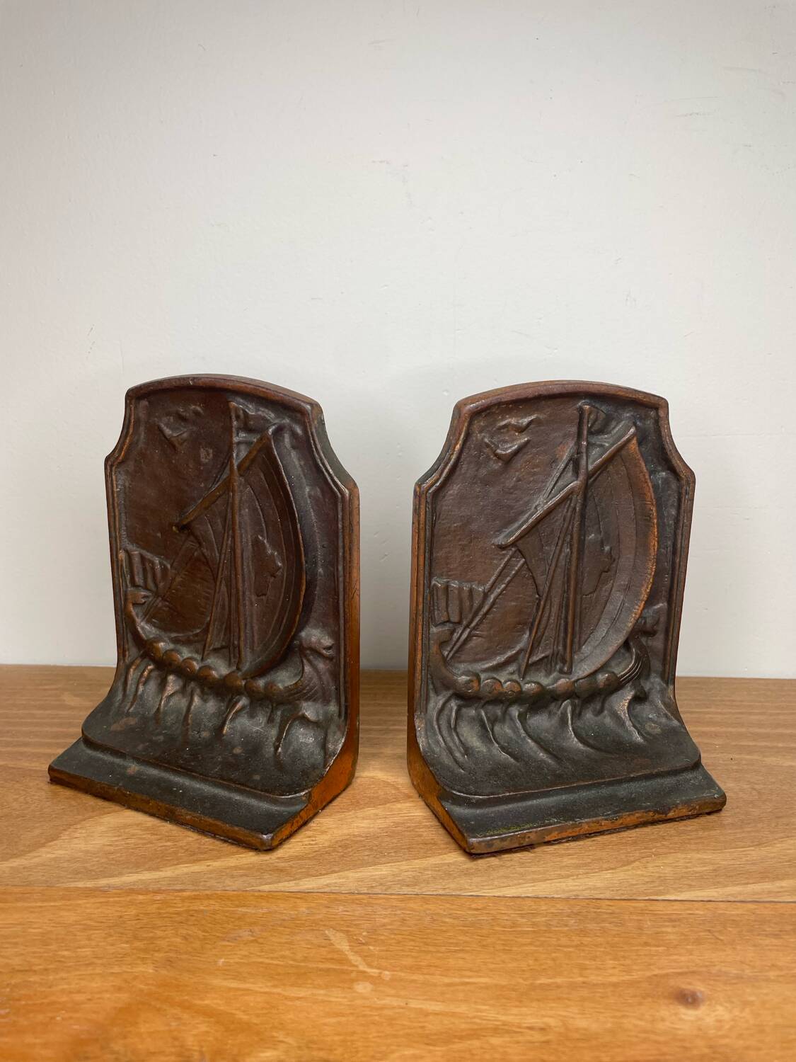 Serre-livres vintage en fonte - motif bateau ancien