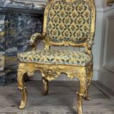Remarkable small armchair in carved and gilded wood, Venice, early 18th century