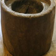 Table basse en souche d'arbre antique sculptée avec plateau en verre circulaire