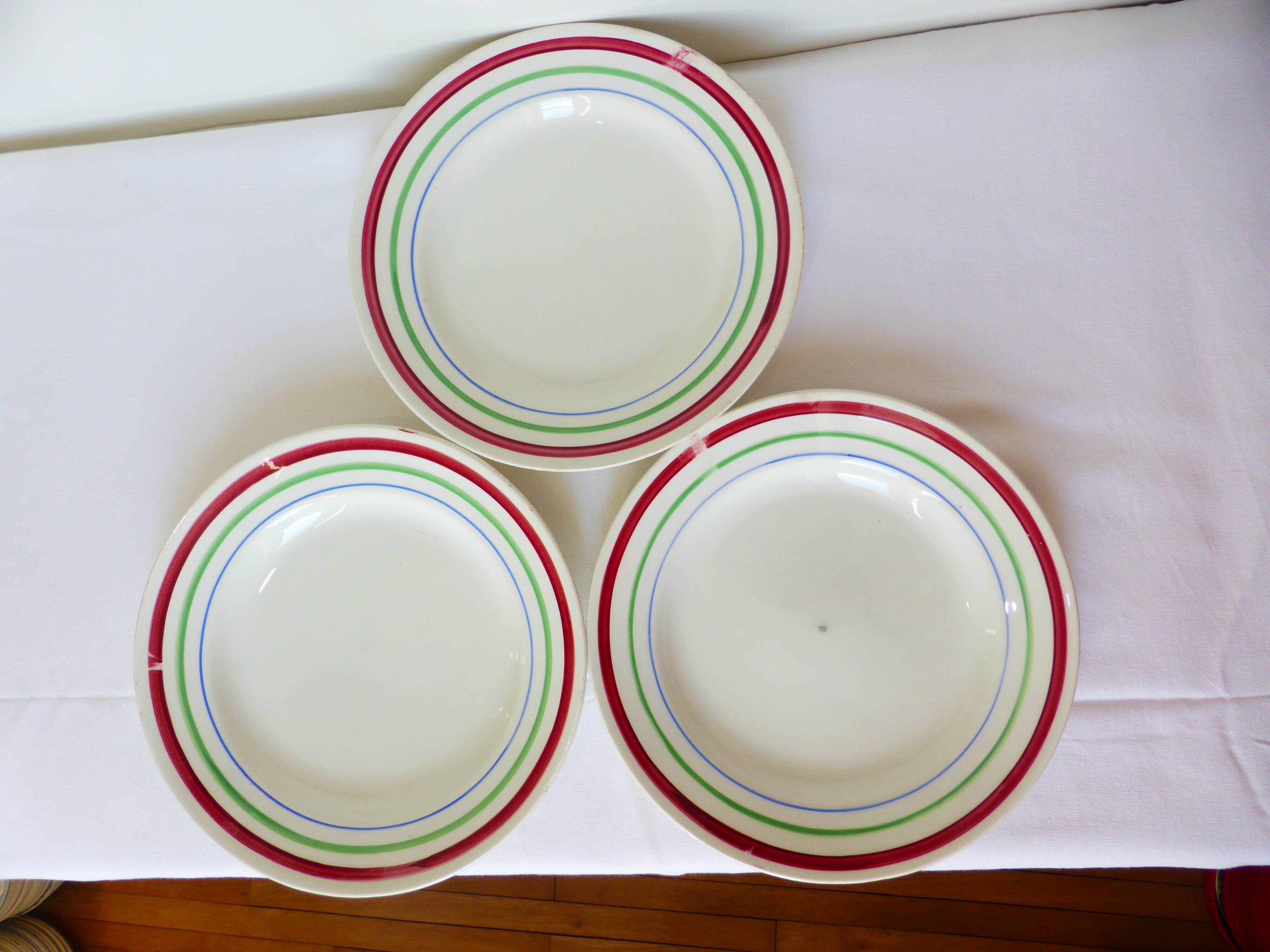 3 vintage porcelain dinner plates 220534