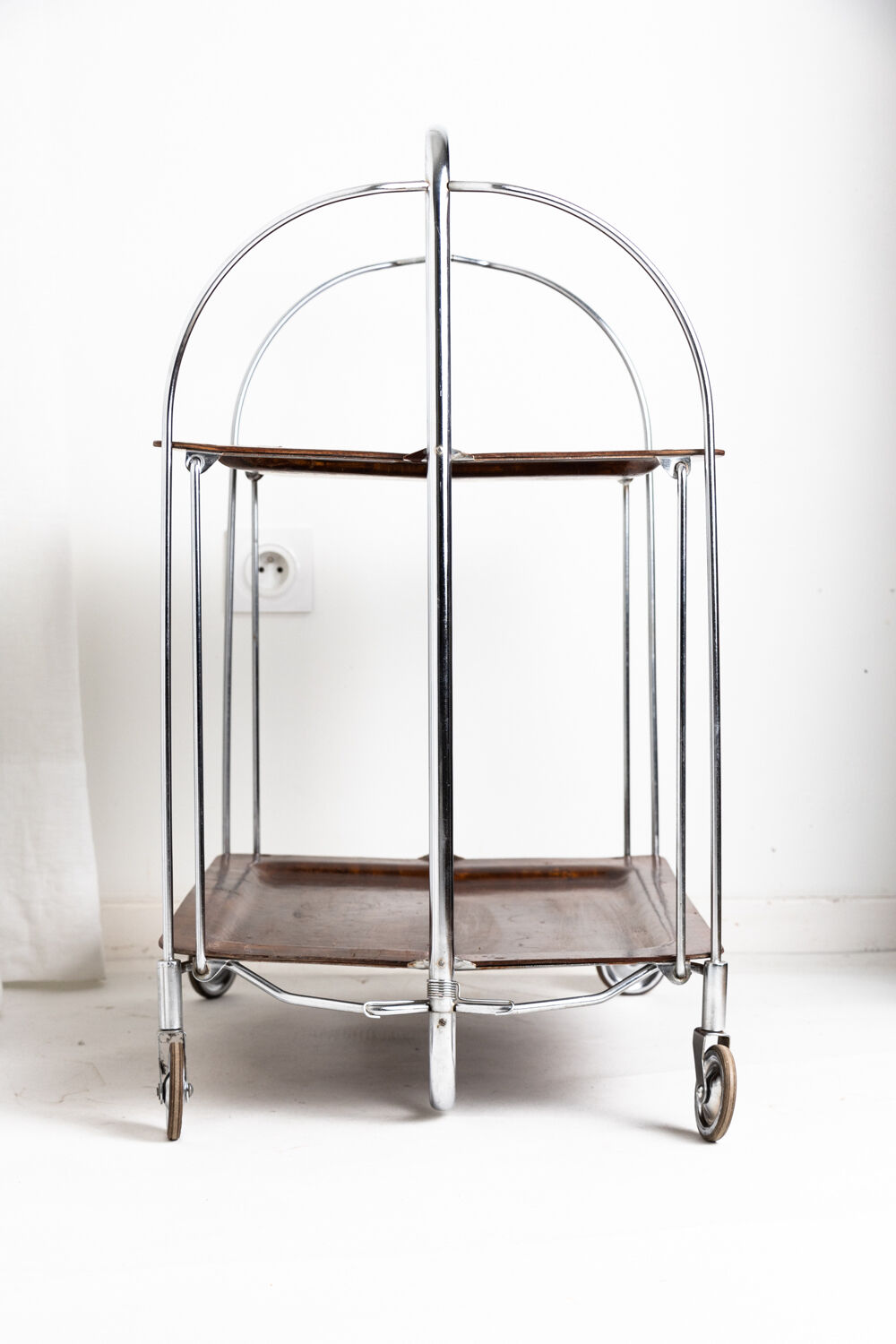 Foldable service on vintage wheels