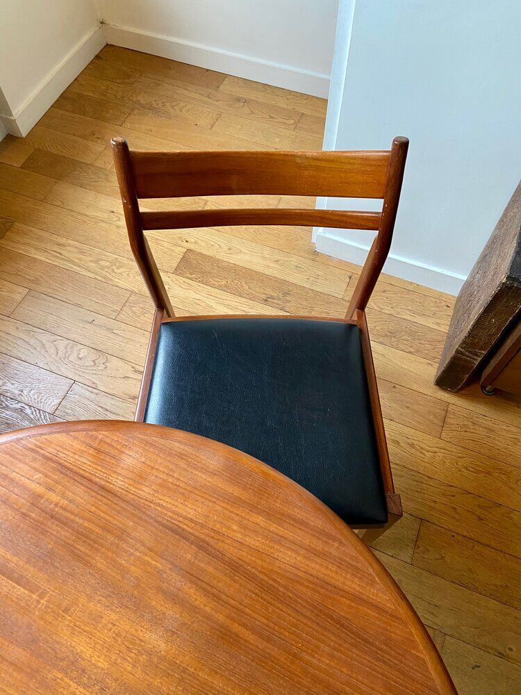 Chaise scandinave en teck et skaï noir