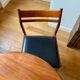 Chaise scandinave en teck et skaï noir