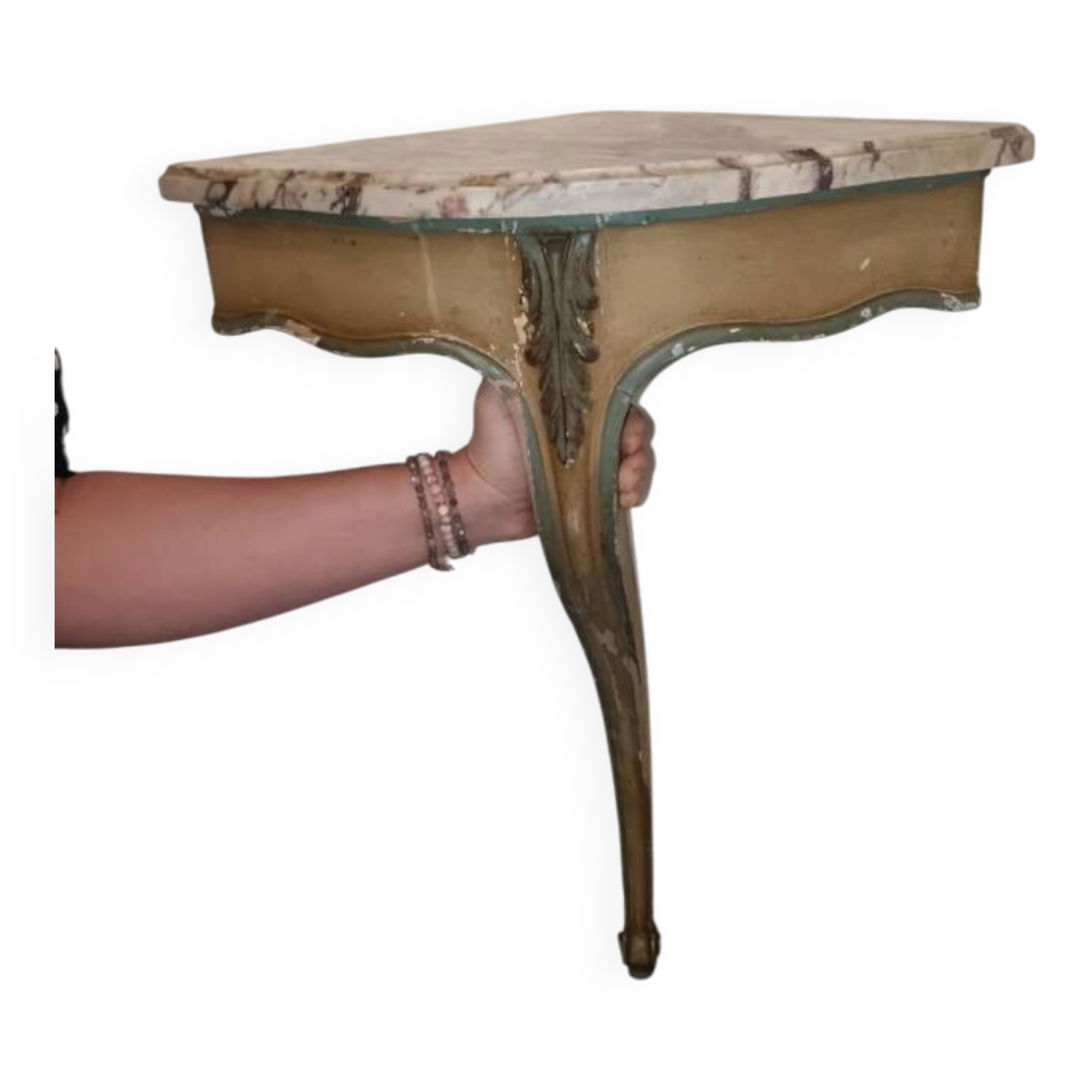 Golden wooden corner column and marble