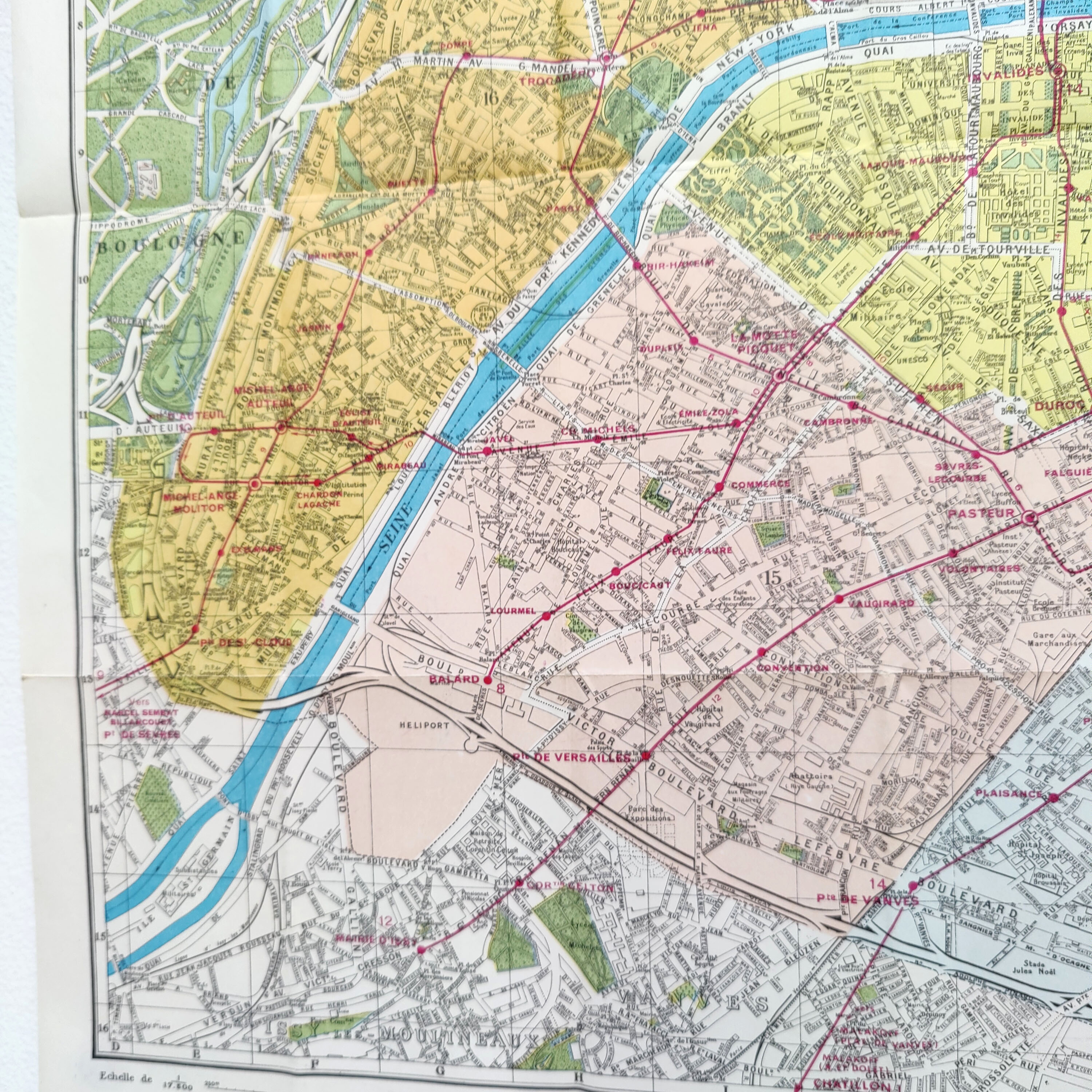 Vintage map 1970 Paris and its neighborhoods