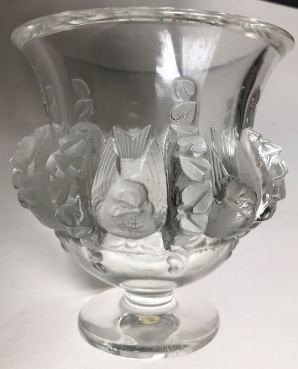 Vase en cristal Lalique modèle Dampierre