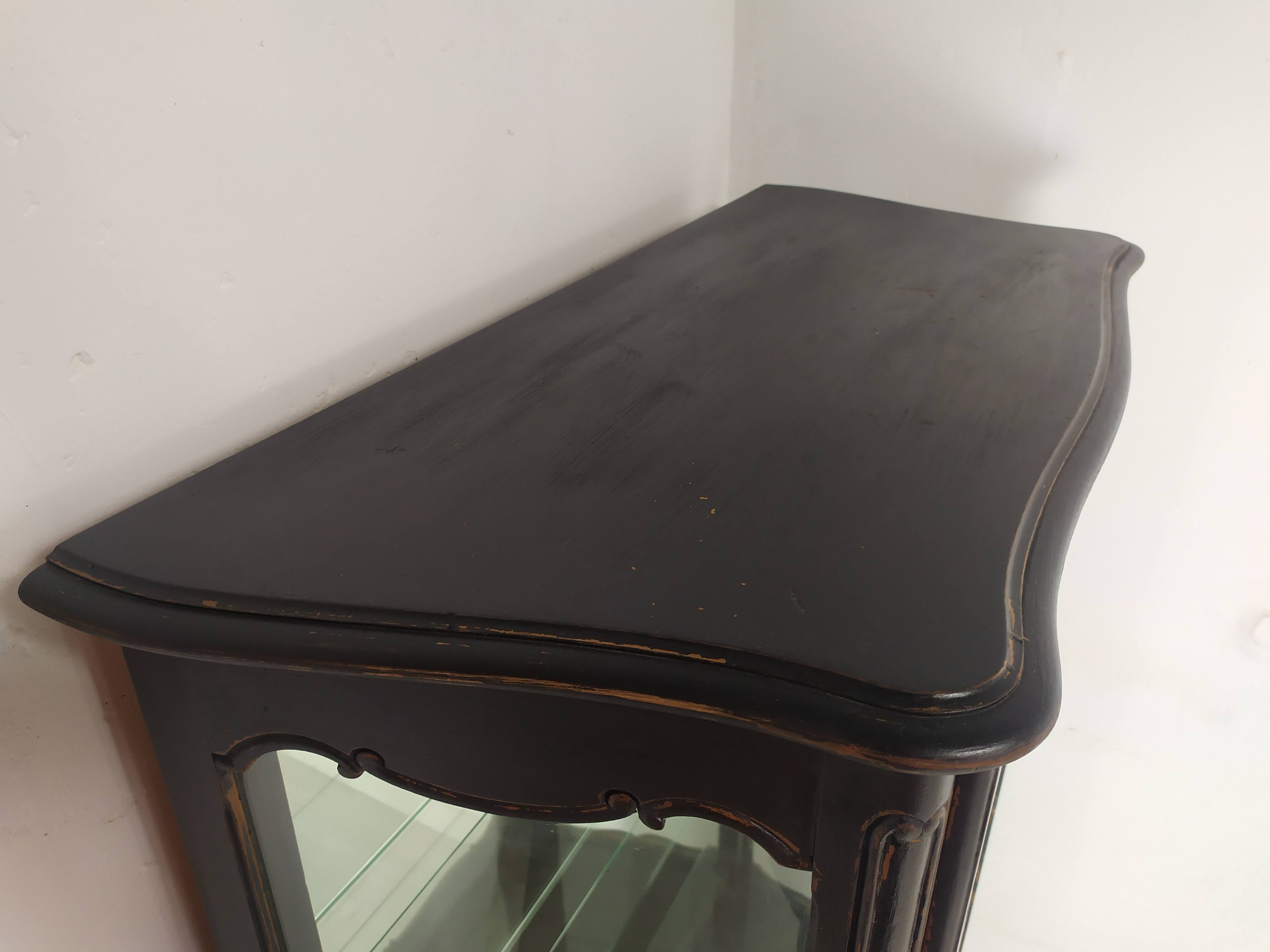 Louis XV style showcase