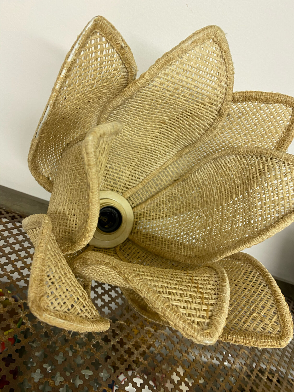 Rattan flower pendant lamp