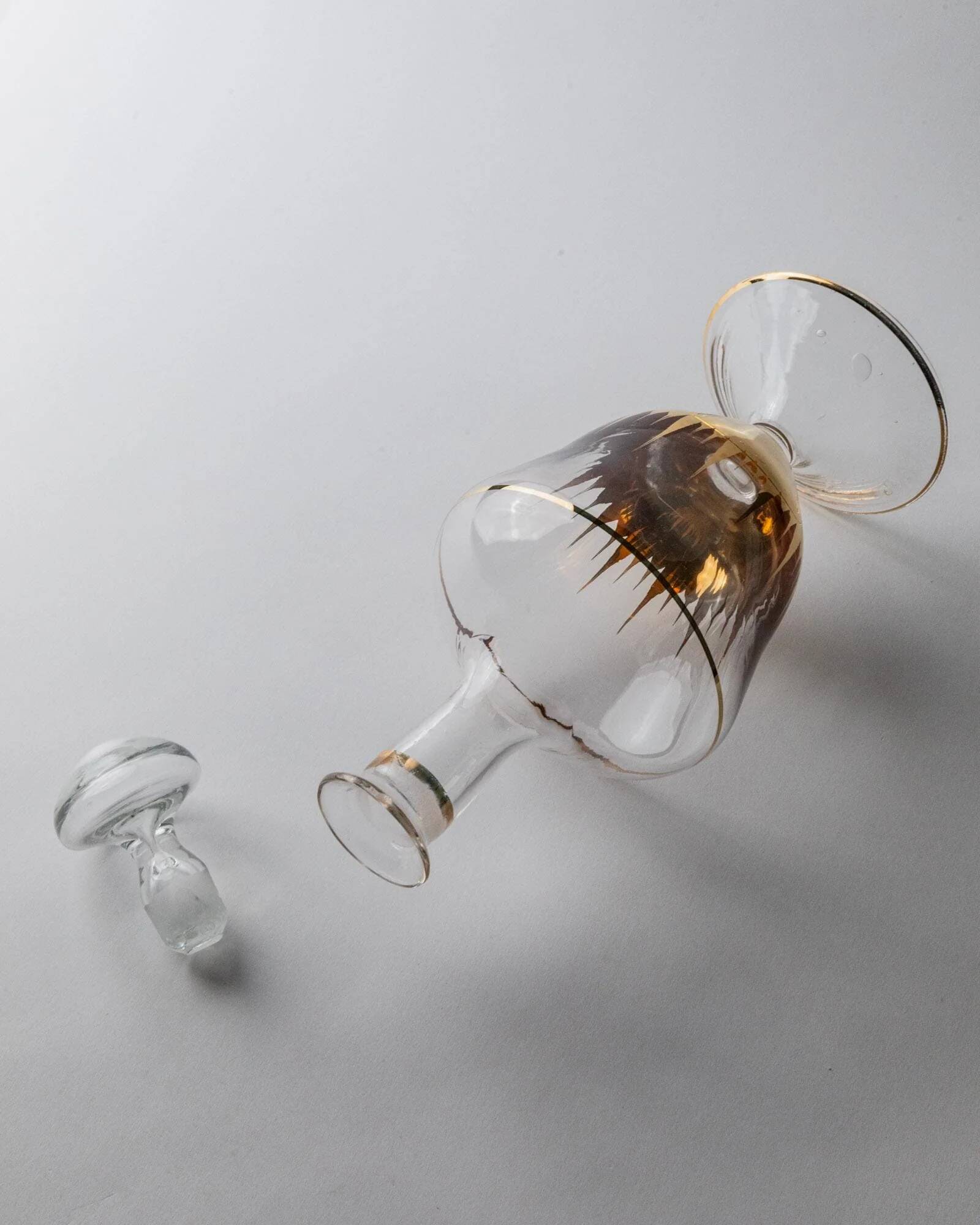 Carafe vintage en verre de Murano des années 1960, verre clair avec détails dorés et bouchon