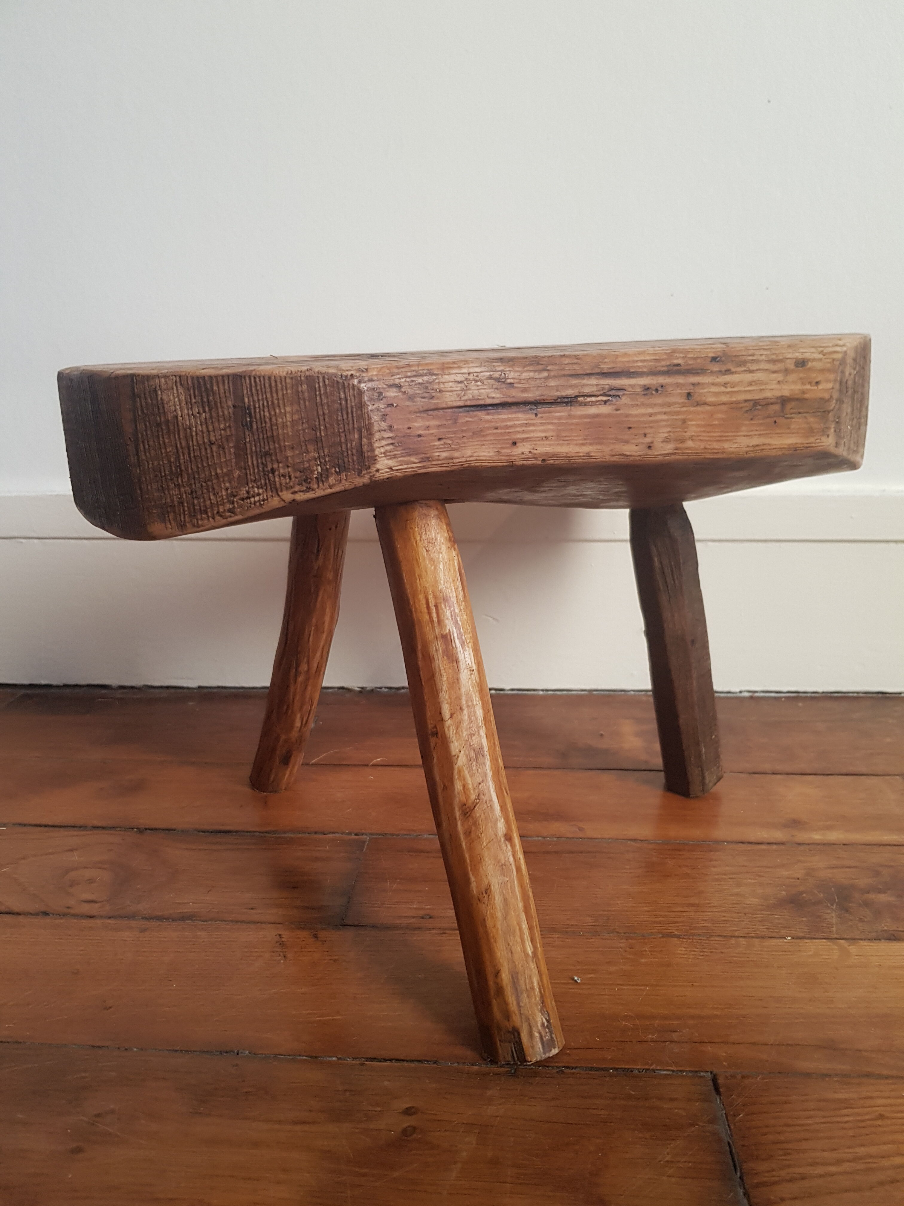 Vintage tripod stool low