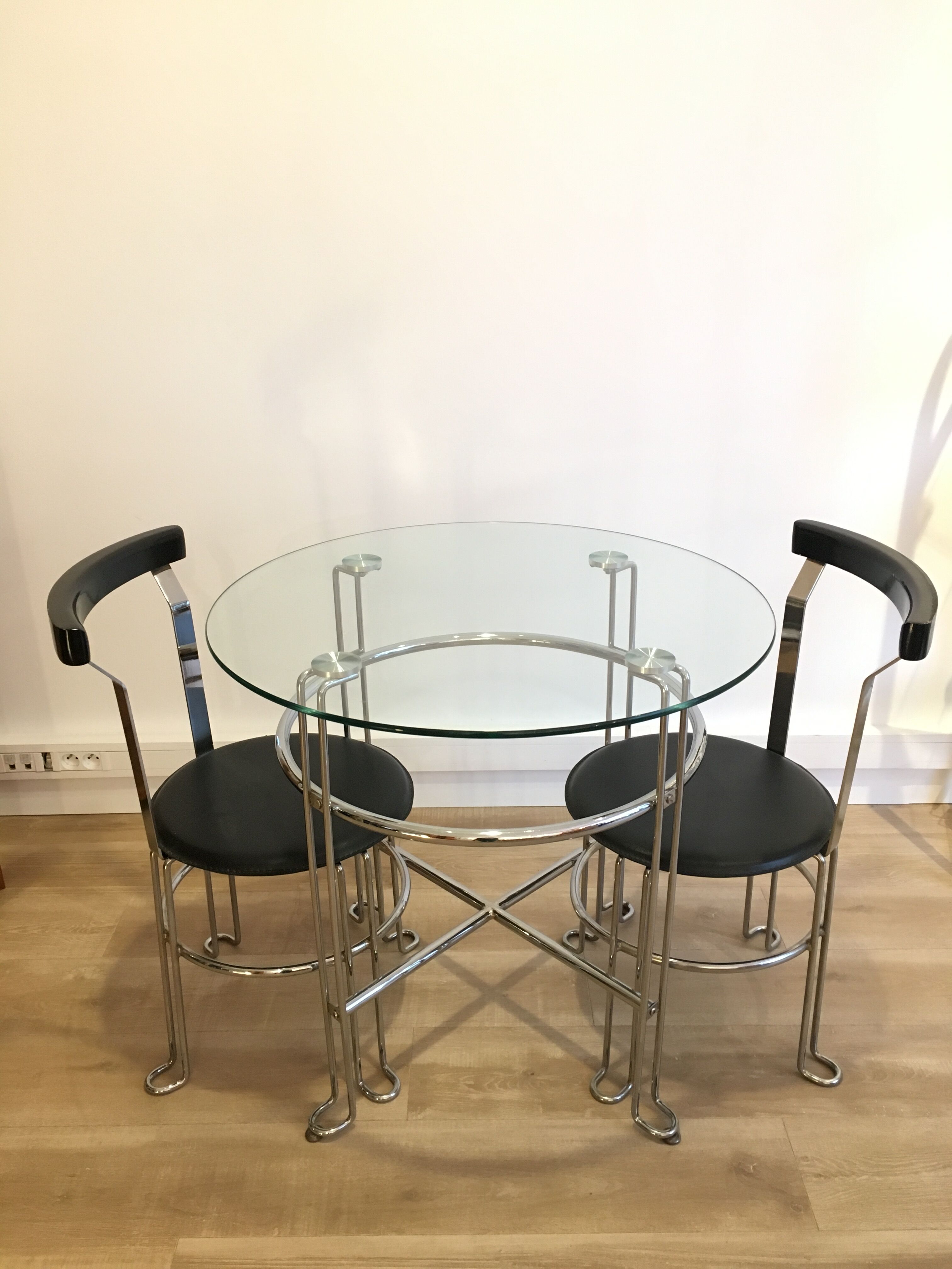 Glass round table and chairs 70/80