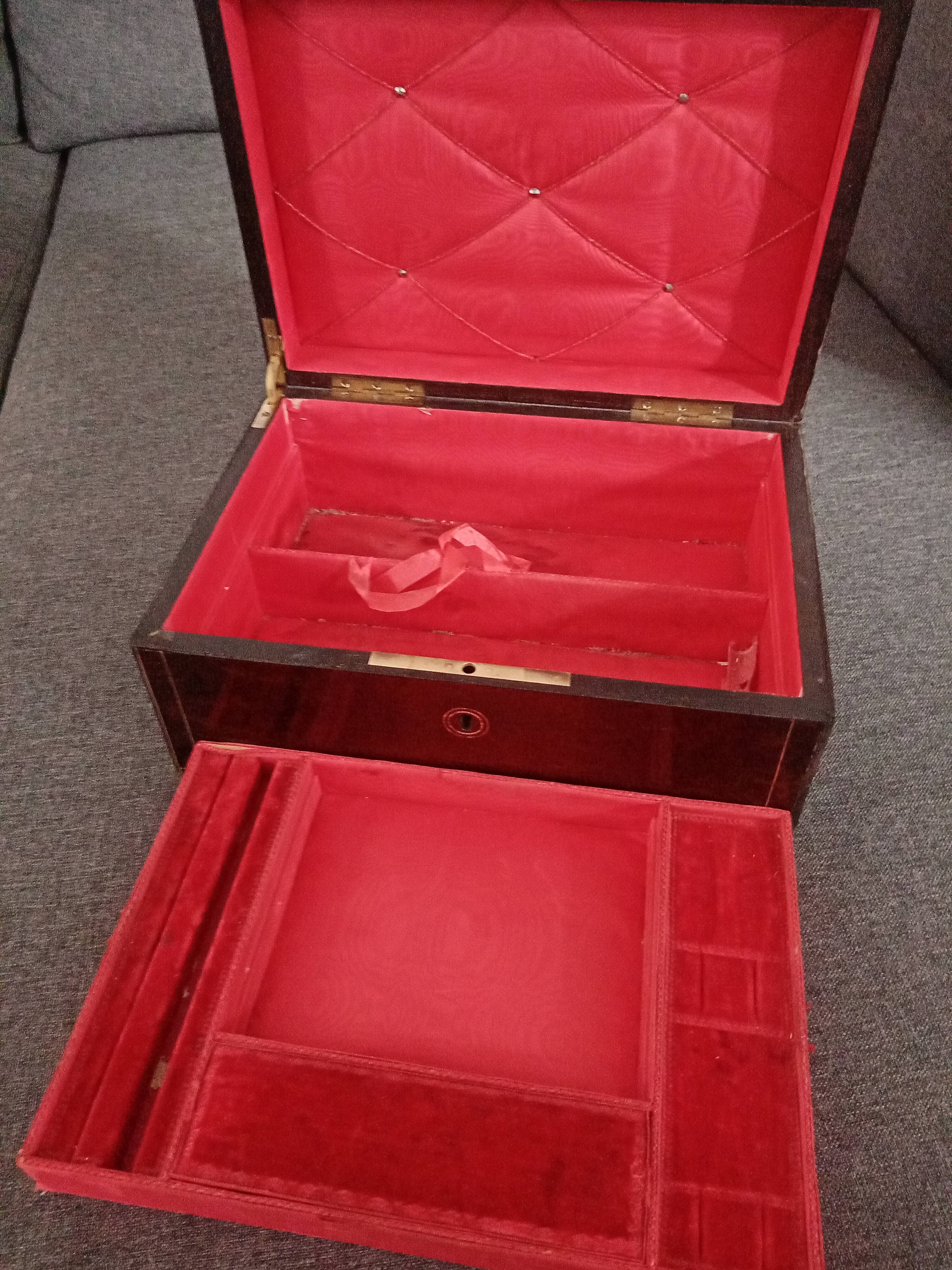 Former Napoleon III jewellery box inlaid brass marquetry, mother-of-pearl