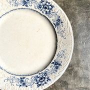 Sarreguemines round dish in white and blue iron earth, “Aïda” service