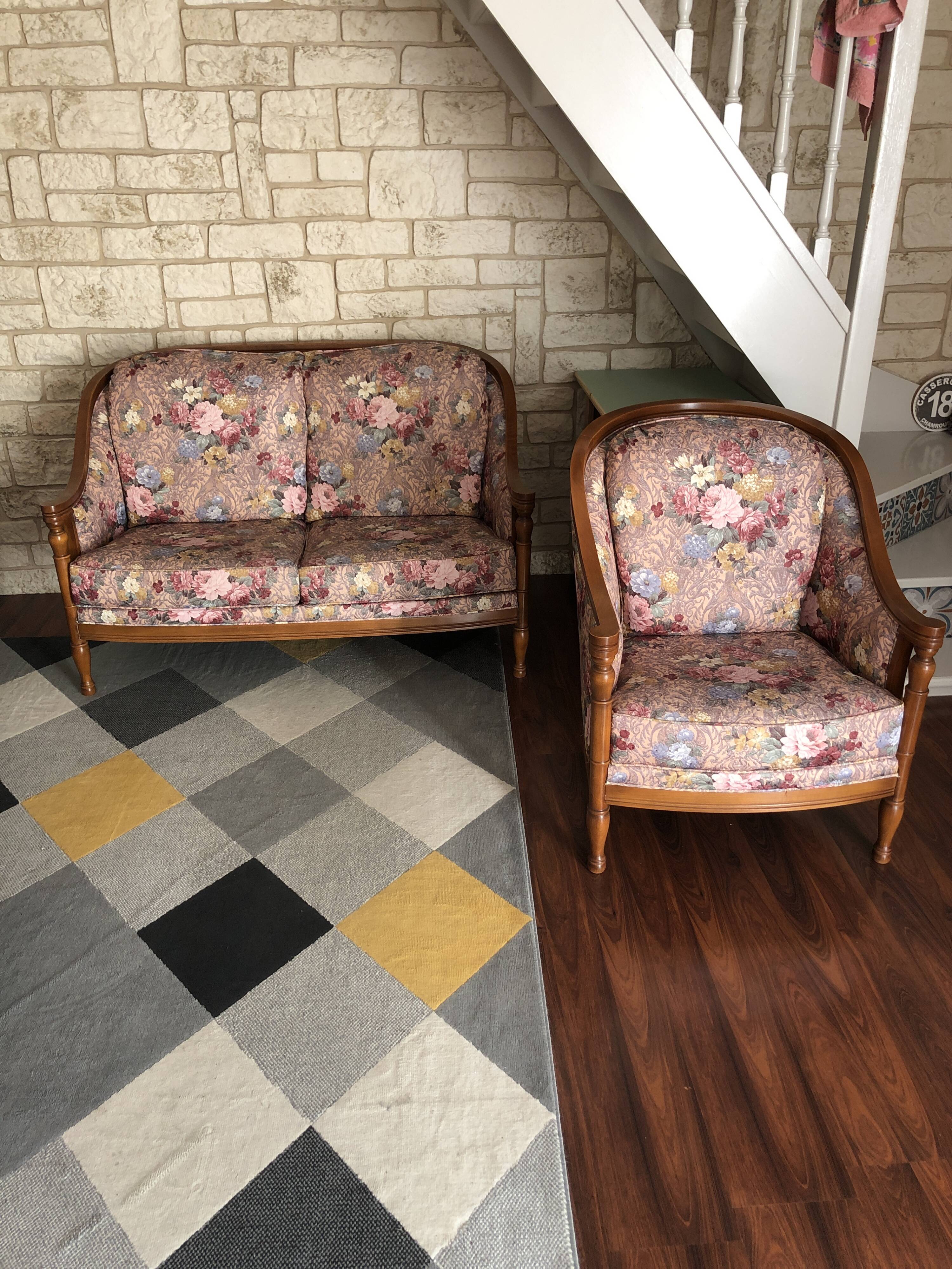 Lot of vintage sofa and armchair with floral patterns.