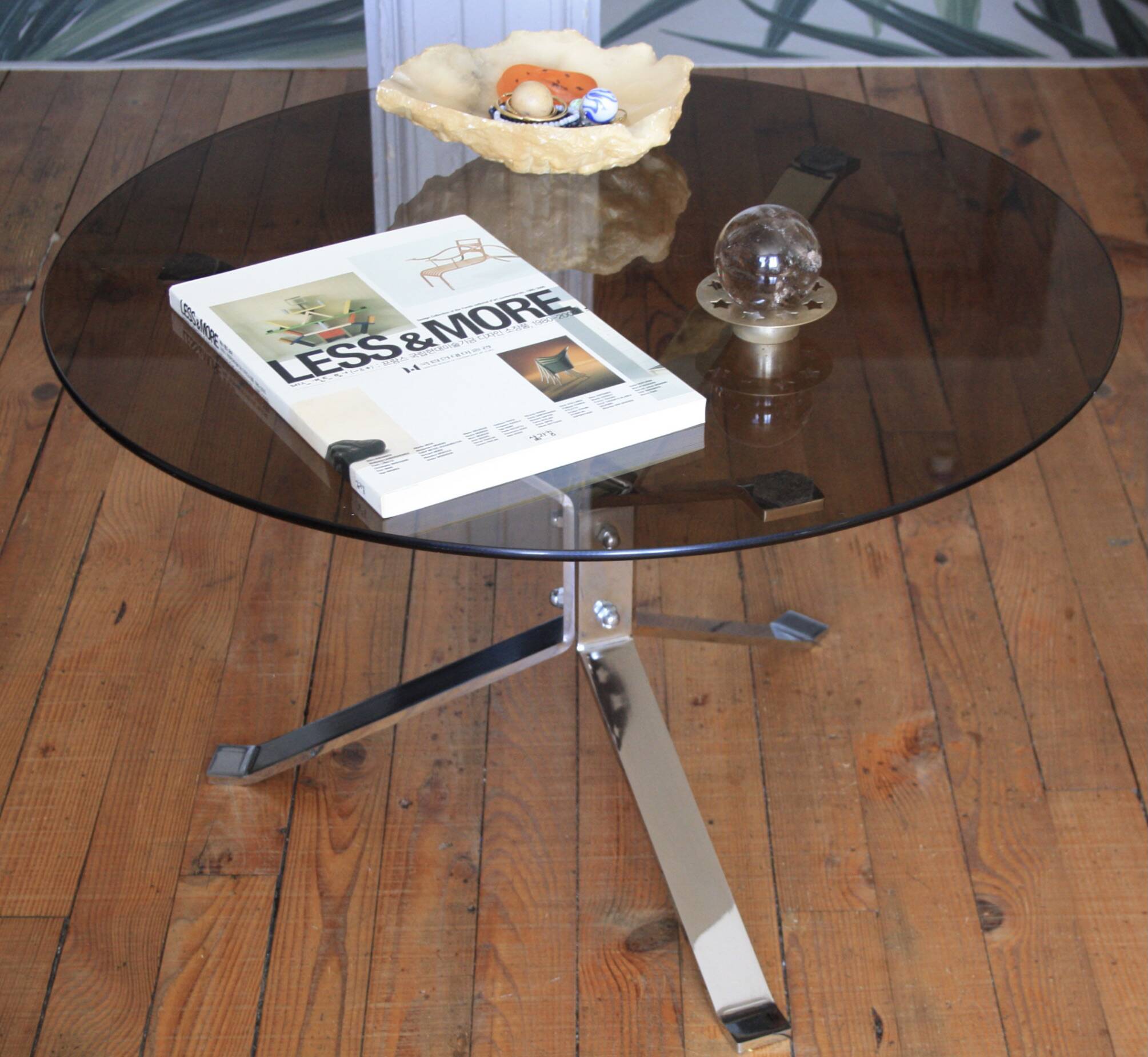 Round coffee table in smoked glass and chrome