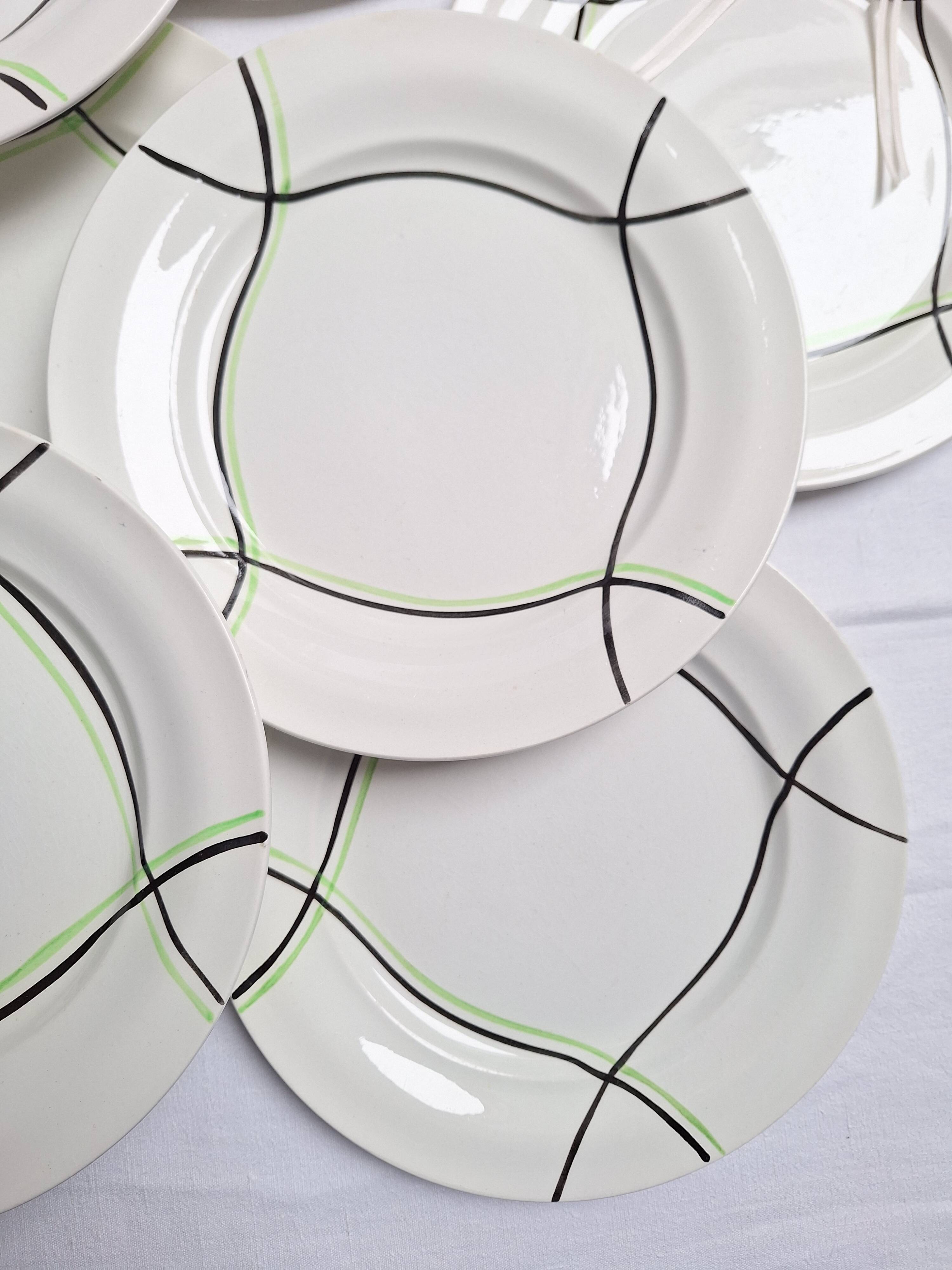Flat plates St Amand model Bayonne white, green and black.