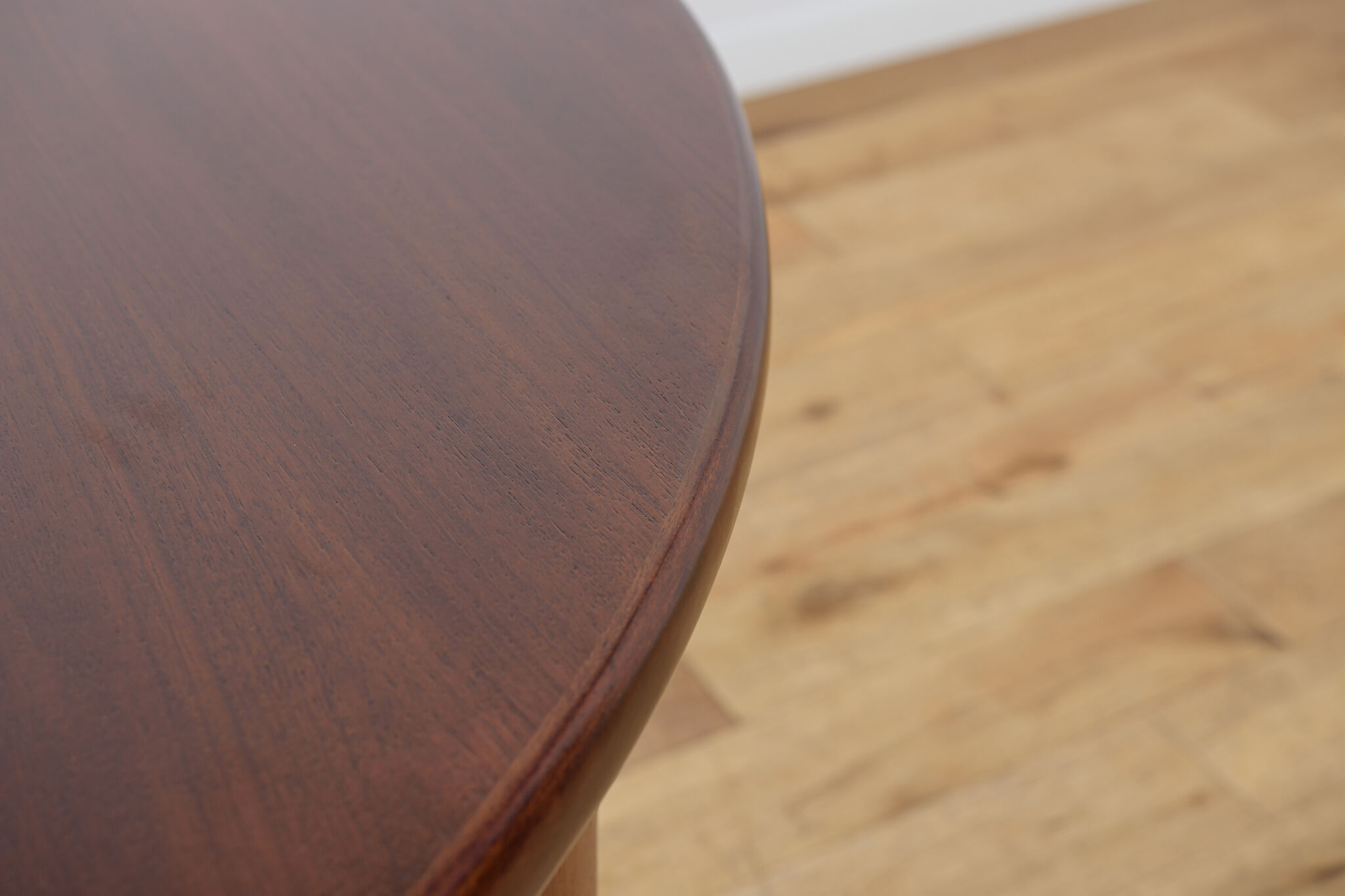 Mid-Century Round Extendable Dining Table, United Kingdom, 1960s.