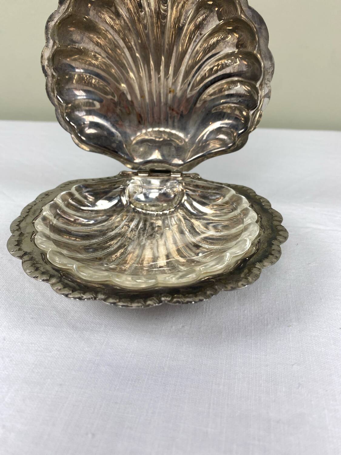 Scallop butter dish