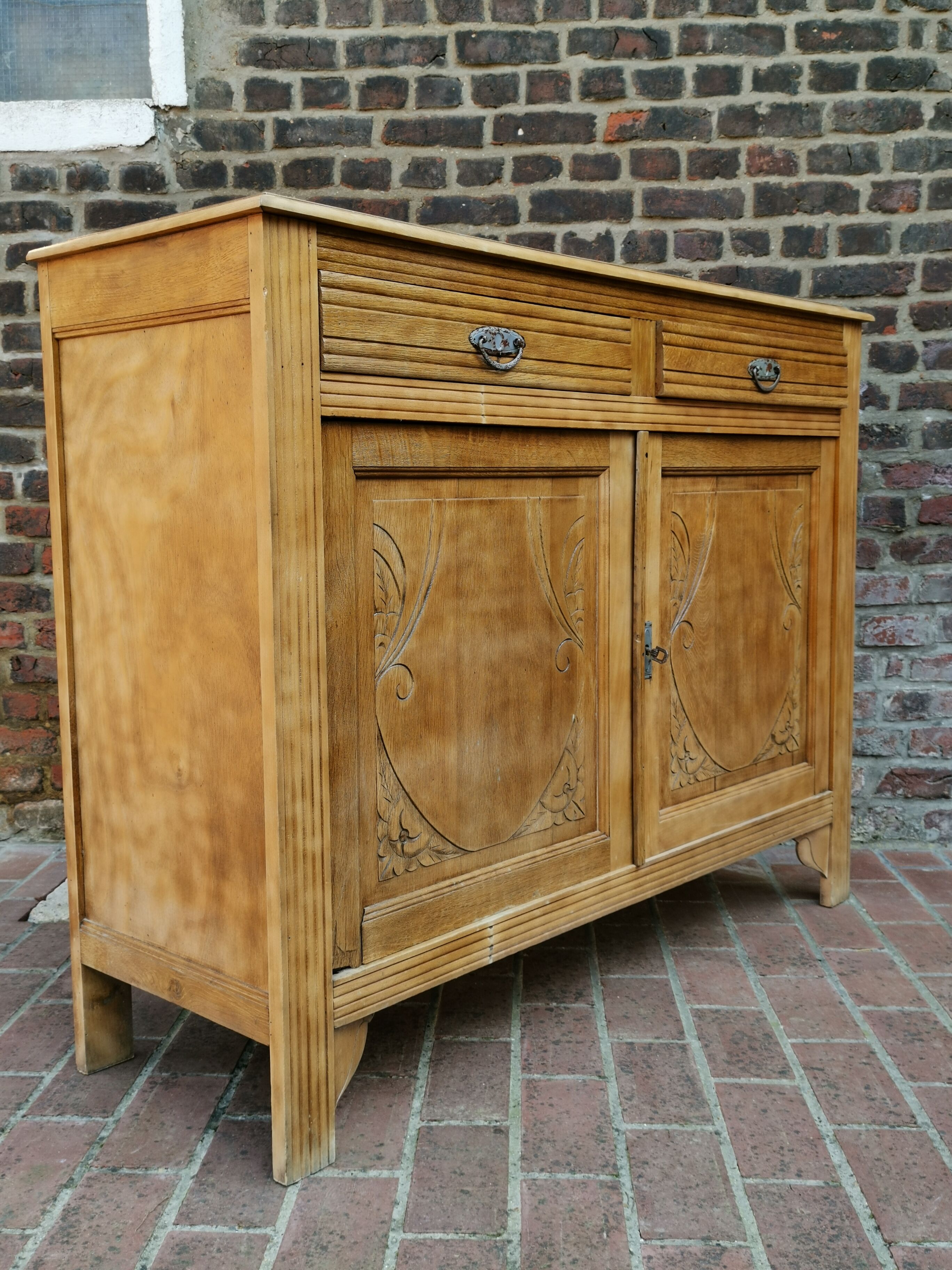 Parisian floral pattern buffet