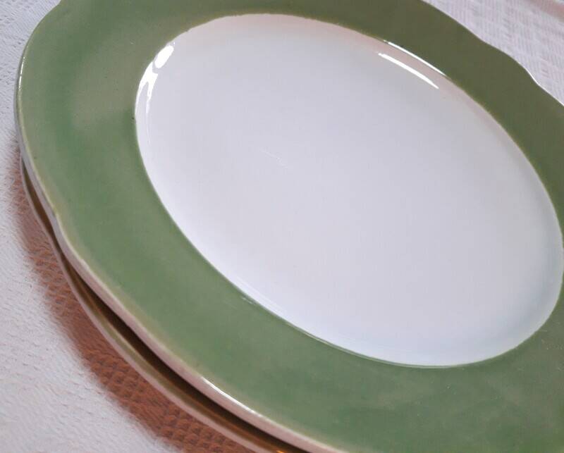 5 semi-deep scalloped plates
