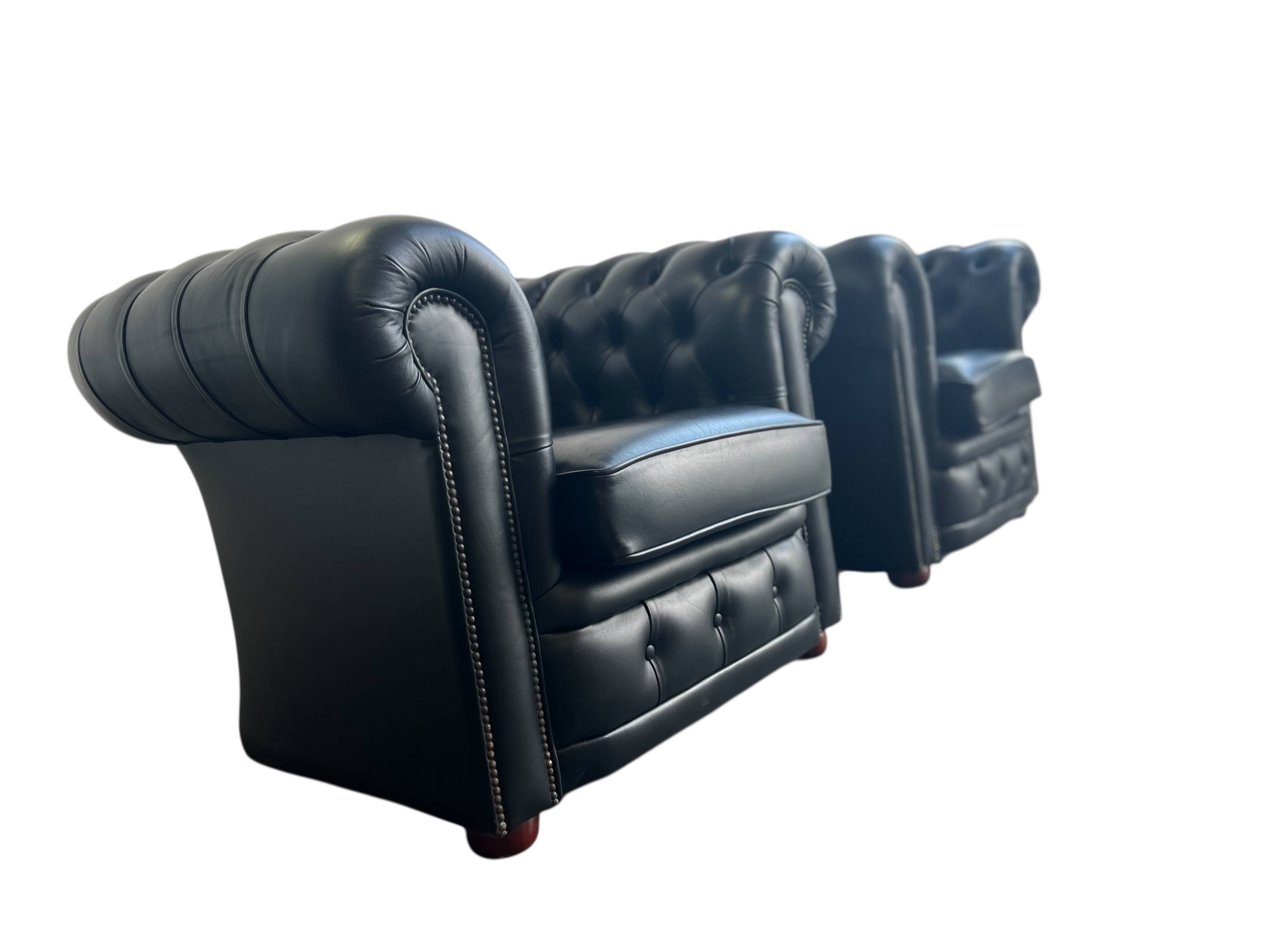 Set of 2 sturdy Chesterfield single/club seats