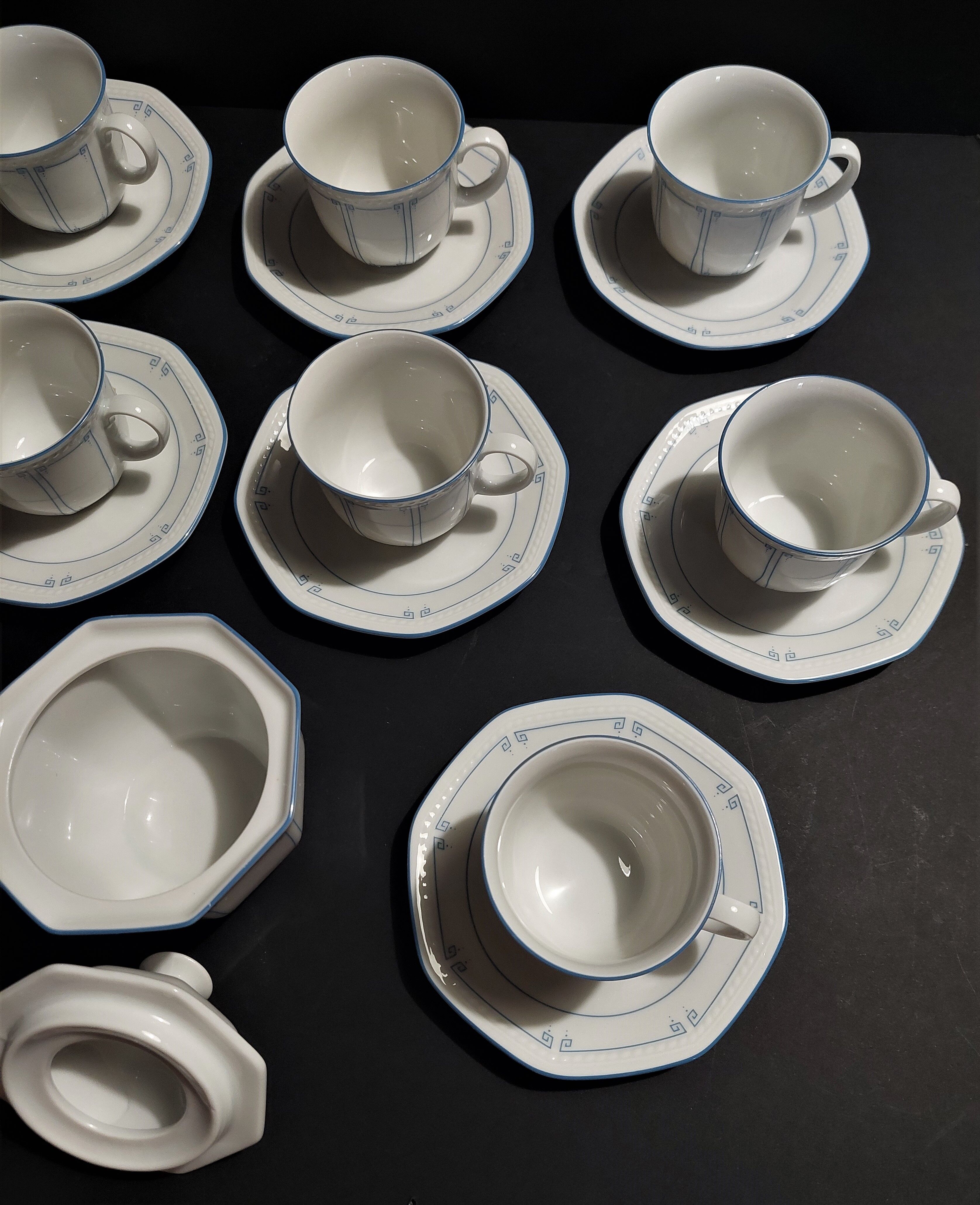 Série de dix tasses à café et sucrier en porcelaine Schirnding Bavaria XXème