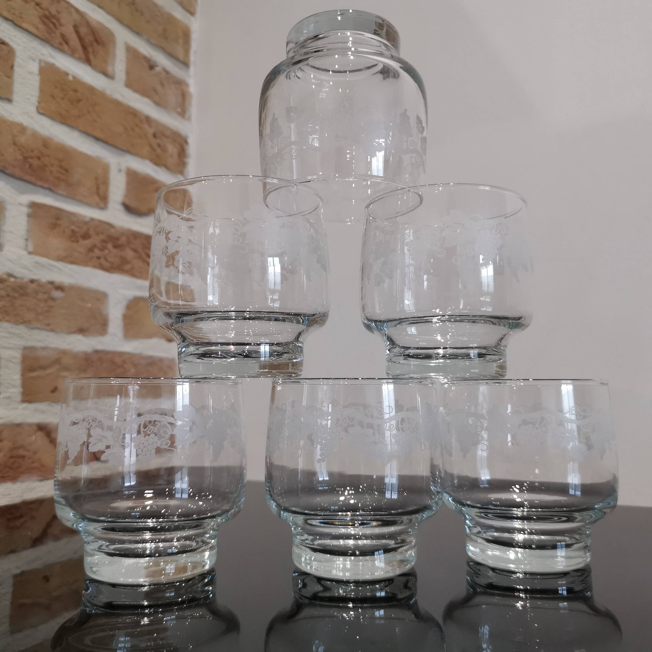 Set of 6 water glasses decorated with grapes and vine branches France