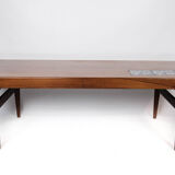 Table basse en palissandre avec carreaux bleus conçue par Johannes Andersen, années 1960
