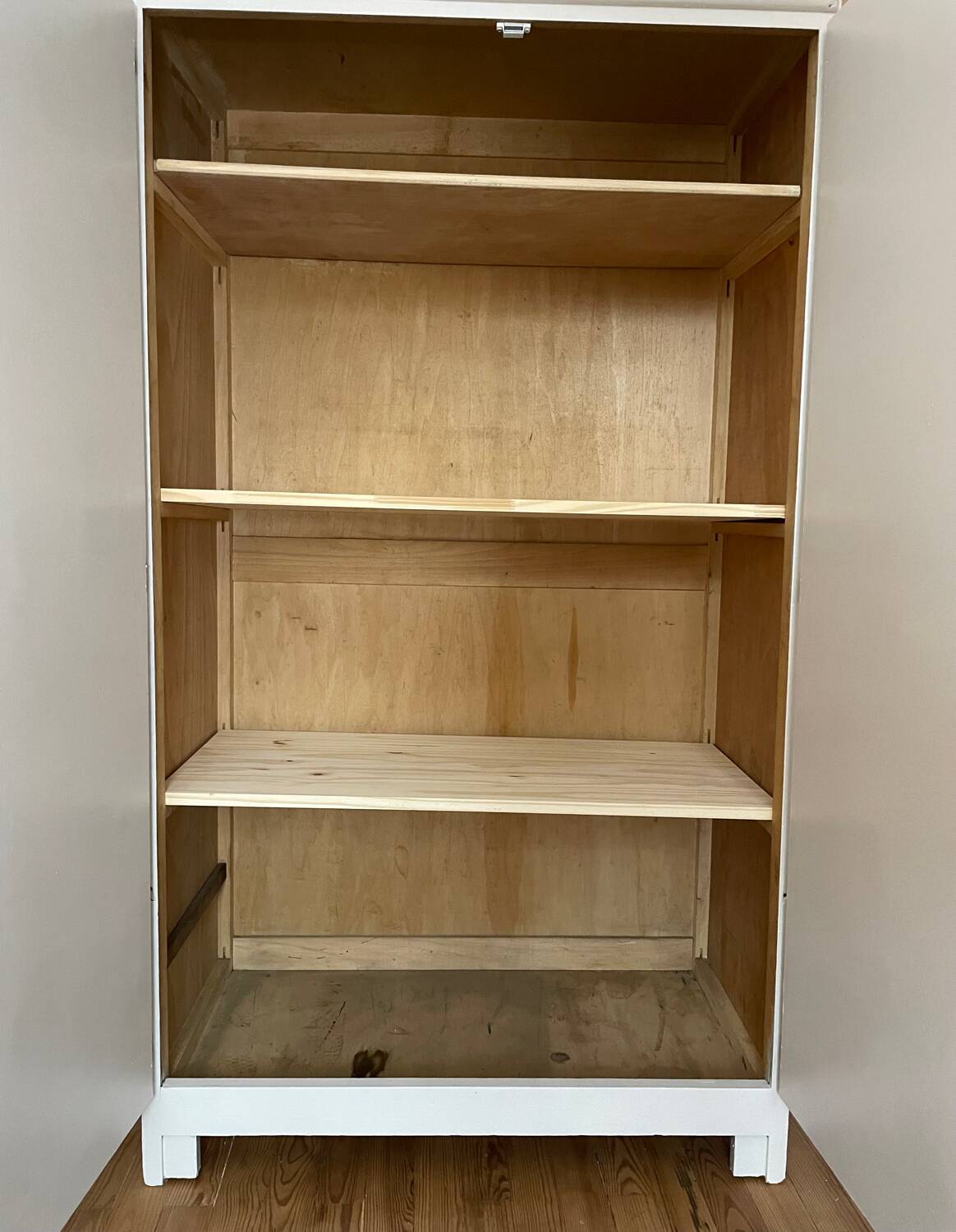 Armoire parisienne beige