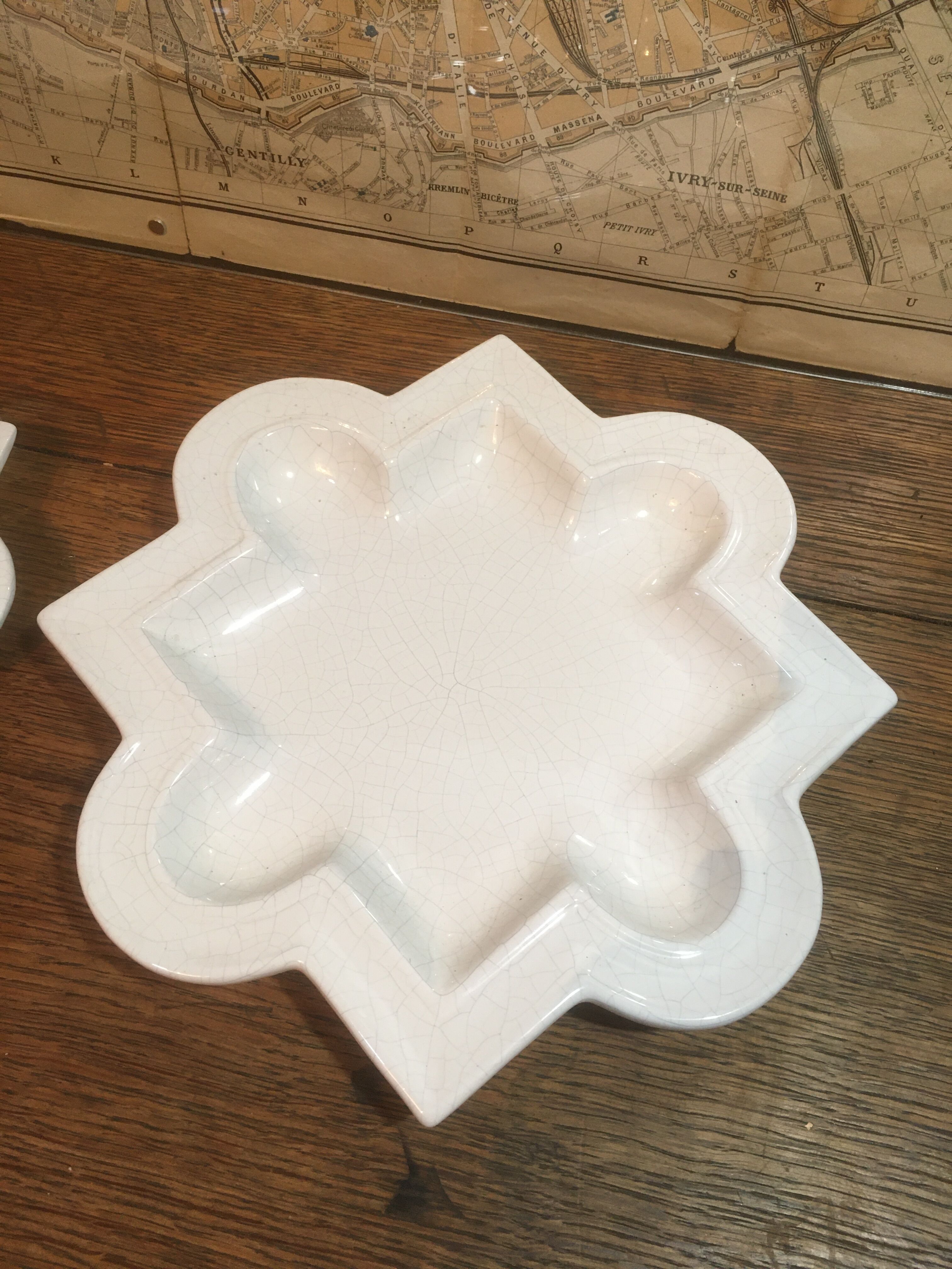 Pair of ceramic pocket vacuum