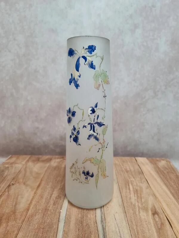 Vase ancien en verre givré décor iris peint main en relief signé Hr