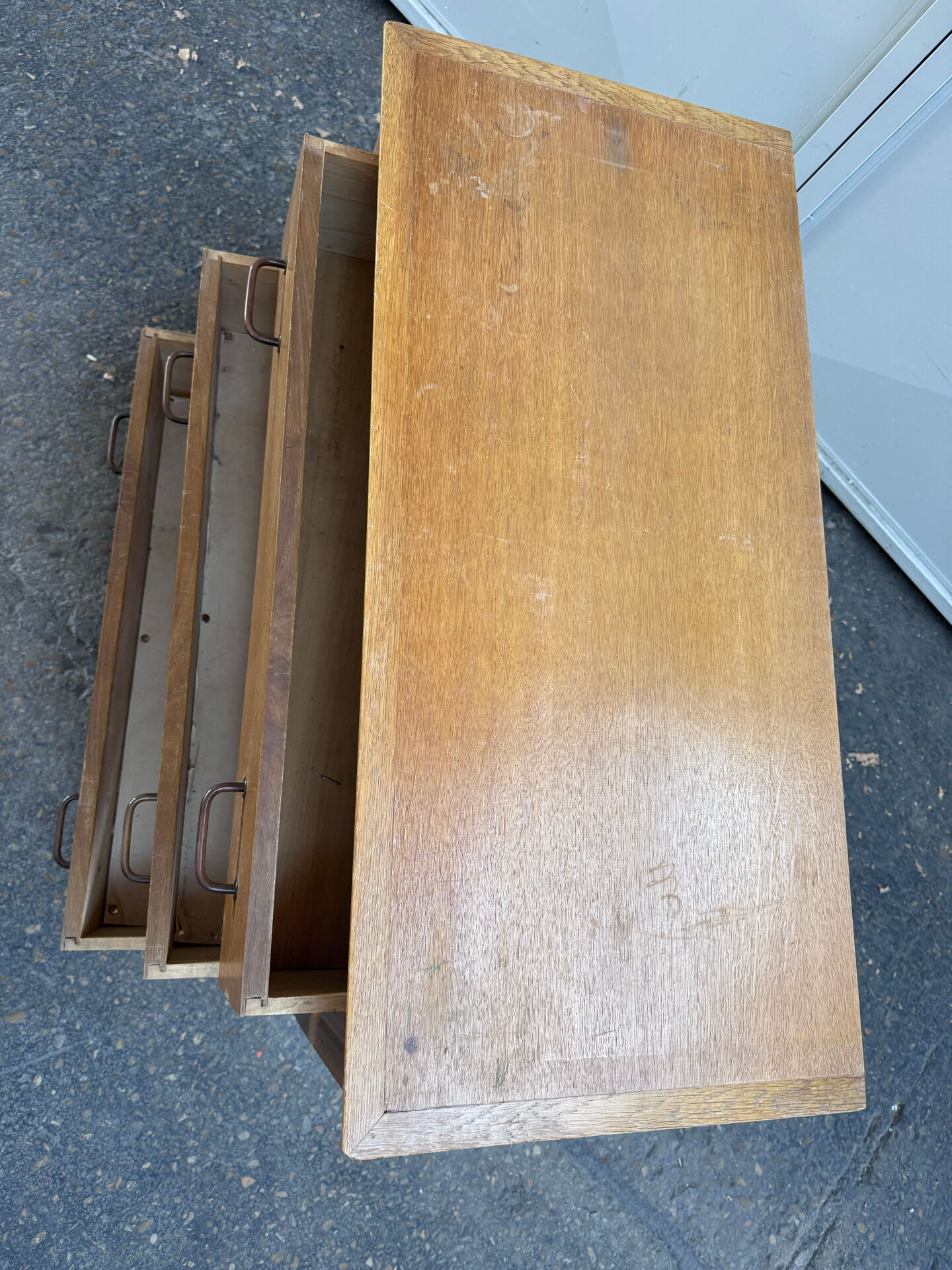 Vintage commode from the 50s/60s – 3 drawers – wood – tapered legs