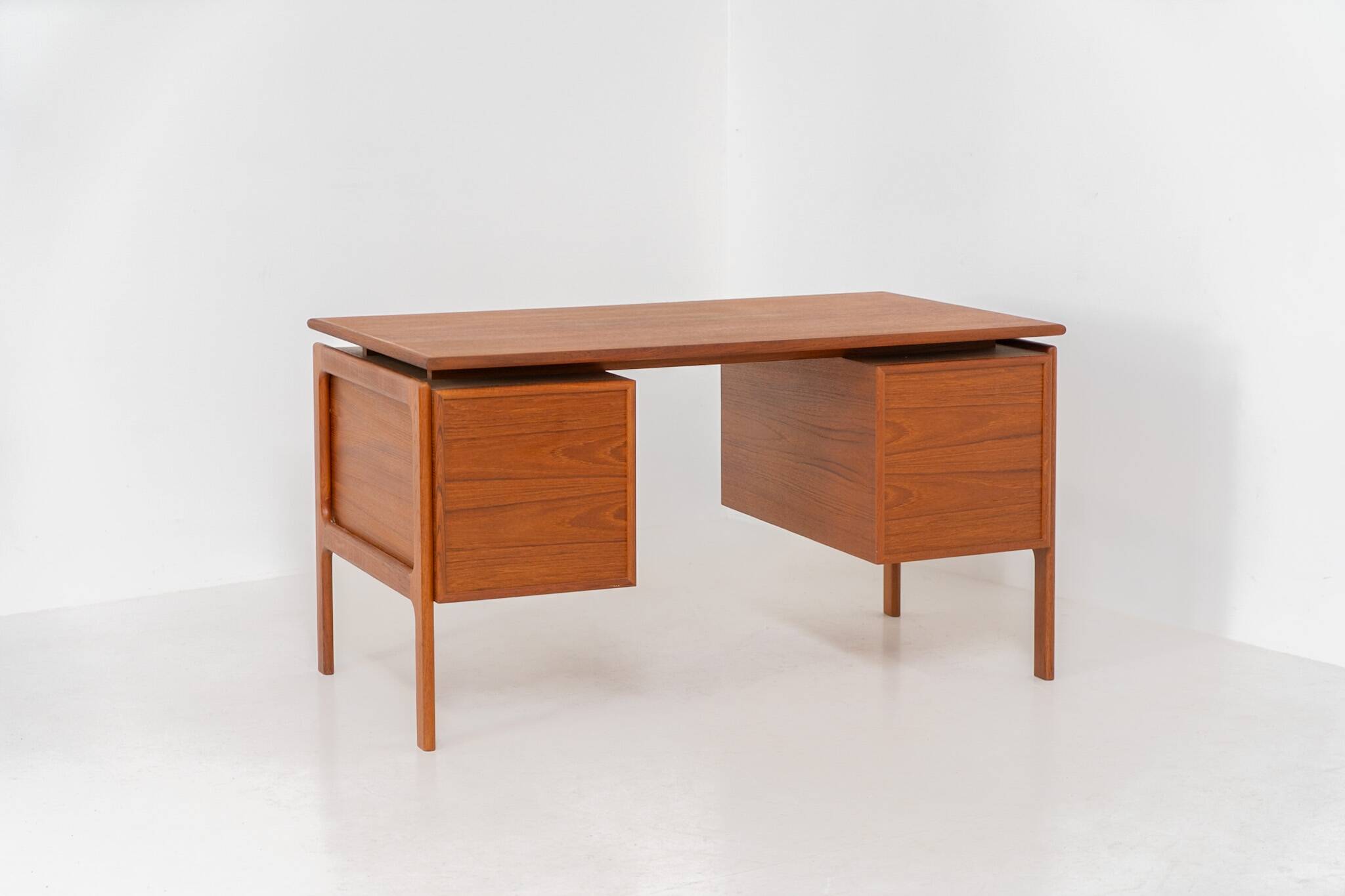 Teak writing desk by Arne Vodder