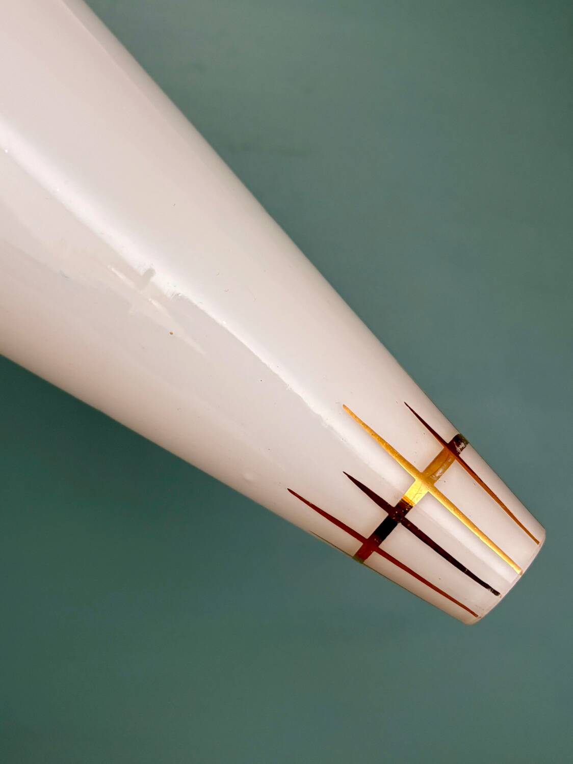 Vintage tulip wall lamp in white opaline with gold trim