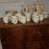 Earthenware tableware service.
