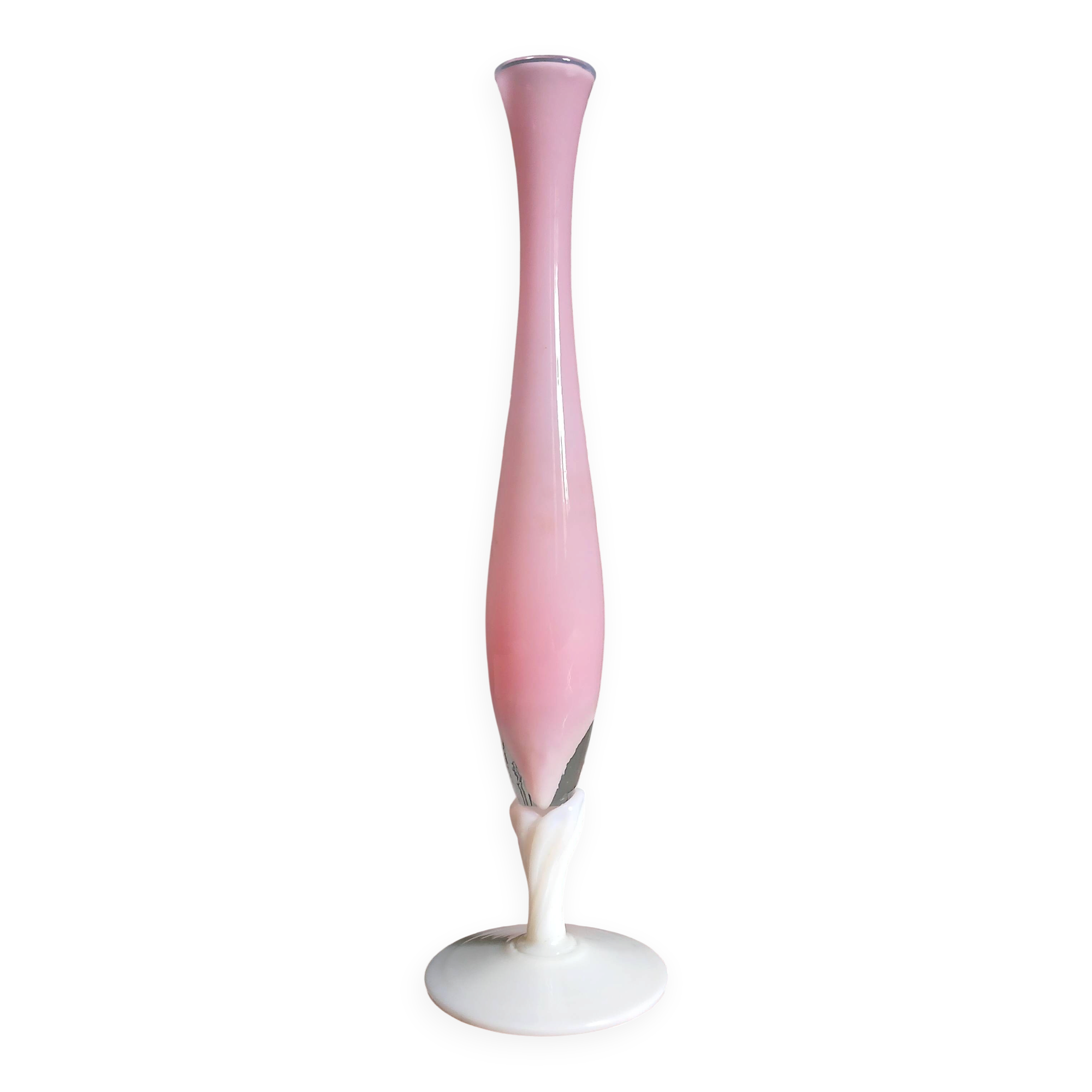 Soliflore en opaline soufflée rose. Italie vers 1960