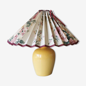 Ceramic lamp with pleated hood in 80s fabric