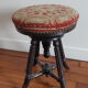 Tabouret brodé Napoléon III