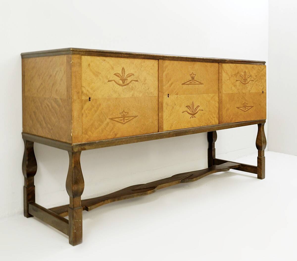 Buffet suédois en bouleau Art Déco Intarsia ,Carl Malmsten,Haga modèle 1930s