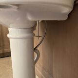 Retro pedestal sink